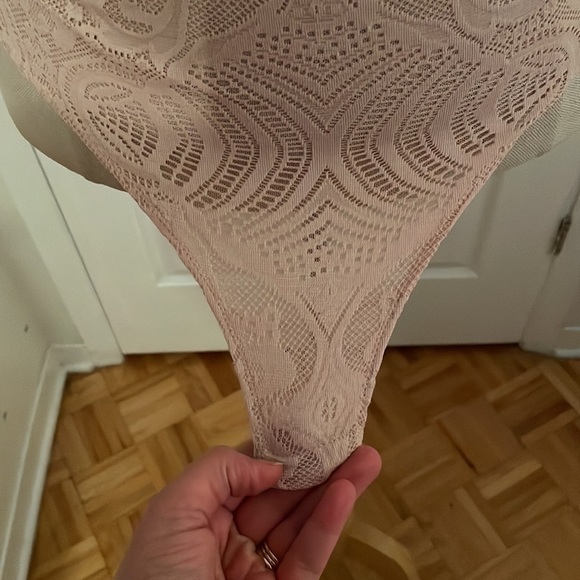 BCBG Maxazria Beats Flutter Sleeve Lace-Up Front Lace Bodysuit - Picture 13 of 16